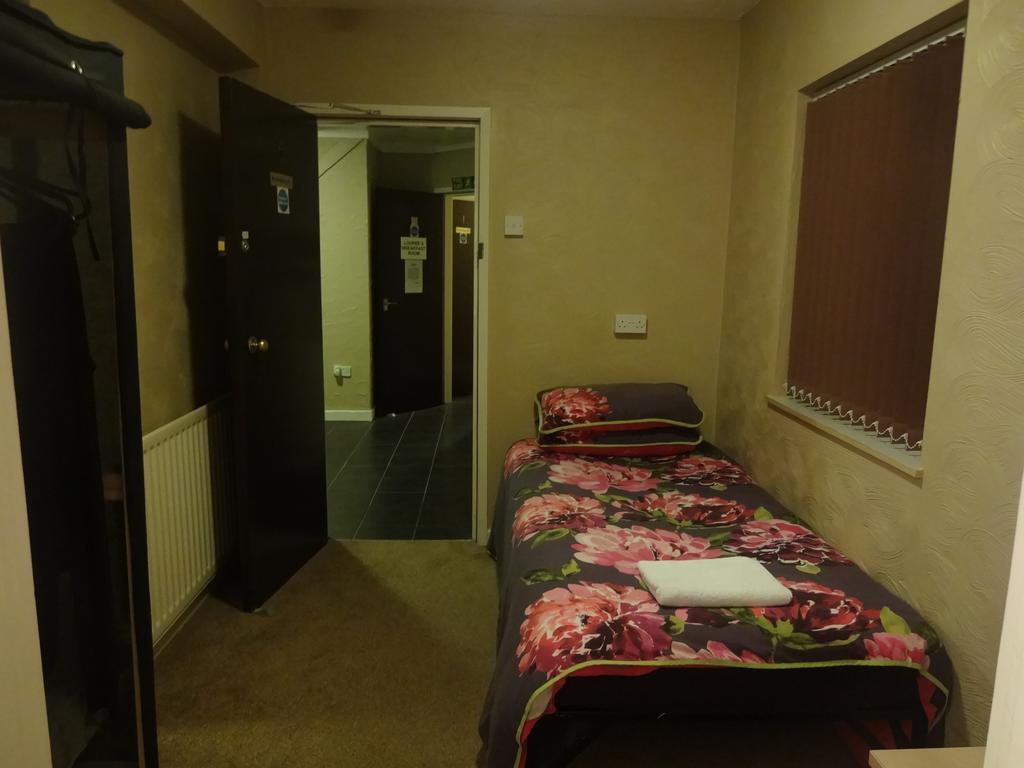 The Manor Hotel Nuneaton Room photo